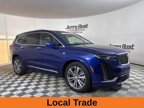 Used 2025 Cadillac XT6 Premium Luxury FWD image 4