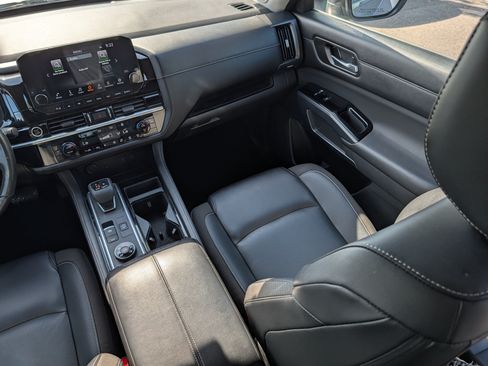 Used 2023 Nissan Pathfinder SL w/ SL Premium Package AWD/4WD image 11