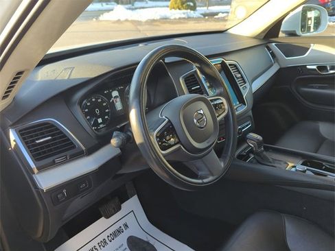 Used 2022 Volvo XC90 T5 Momentum w/ Climate Package image 10