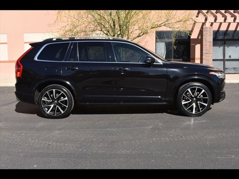 Used 2019 Volvo XC90 T6 Momentum image 1