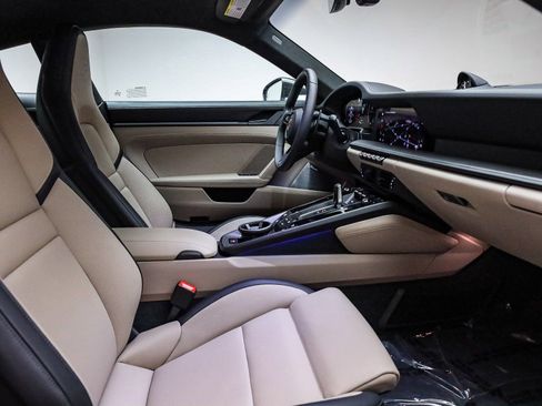 Used 2025 Porsche 911 Carrera 4 GTS image 17