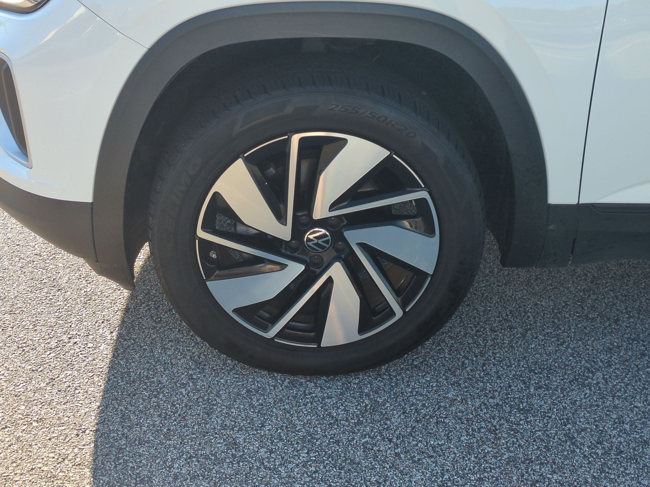Used 2025 Volkswagen Atlas SE FWD image 11
