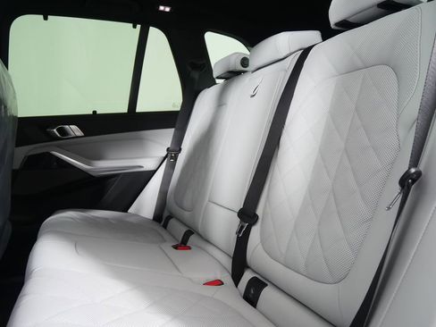 Used 2026 BMW X5 sDrive40i w/ Executive Package RWD image 16