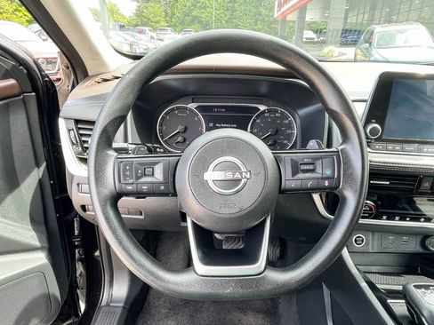 Used 2022 Nissan Rogue SV image 11