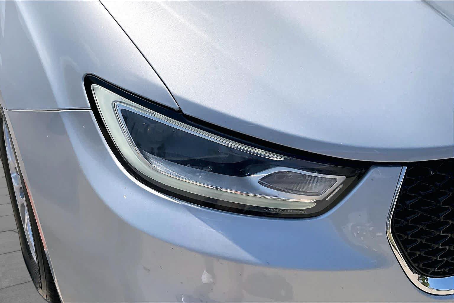 Used 2024 Chrysler Pacifica Touring-L FWD image 26