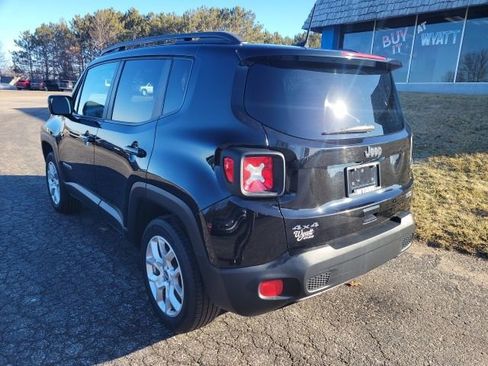 Used 2018 Jeep Renegade Latitude w/ Cold Weather Group image 9