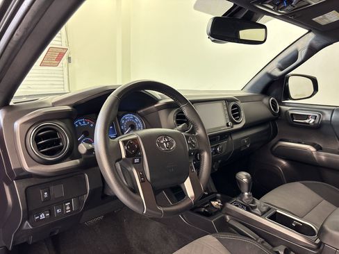 Used 2023 Toyota Tacoma TRD Off-Road image 4