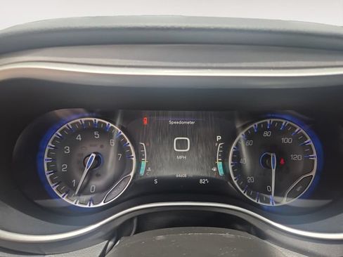 Used 2023 Chrysler Pacifica Touring-L FWD image 19