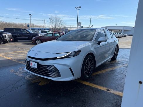 Used 2025 Toyota Camry XLE image 9