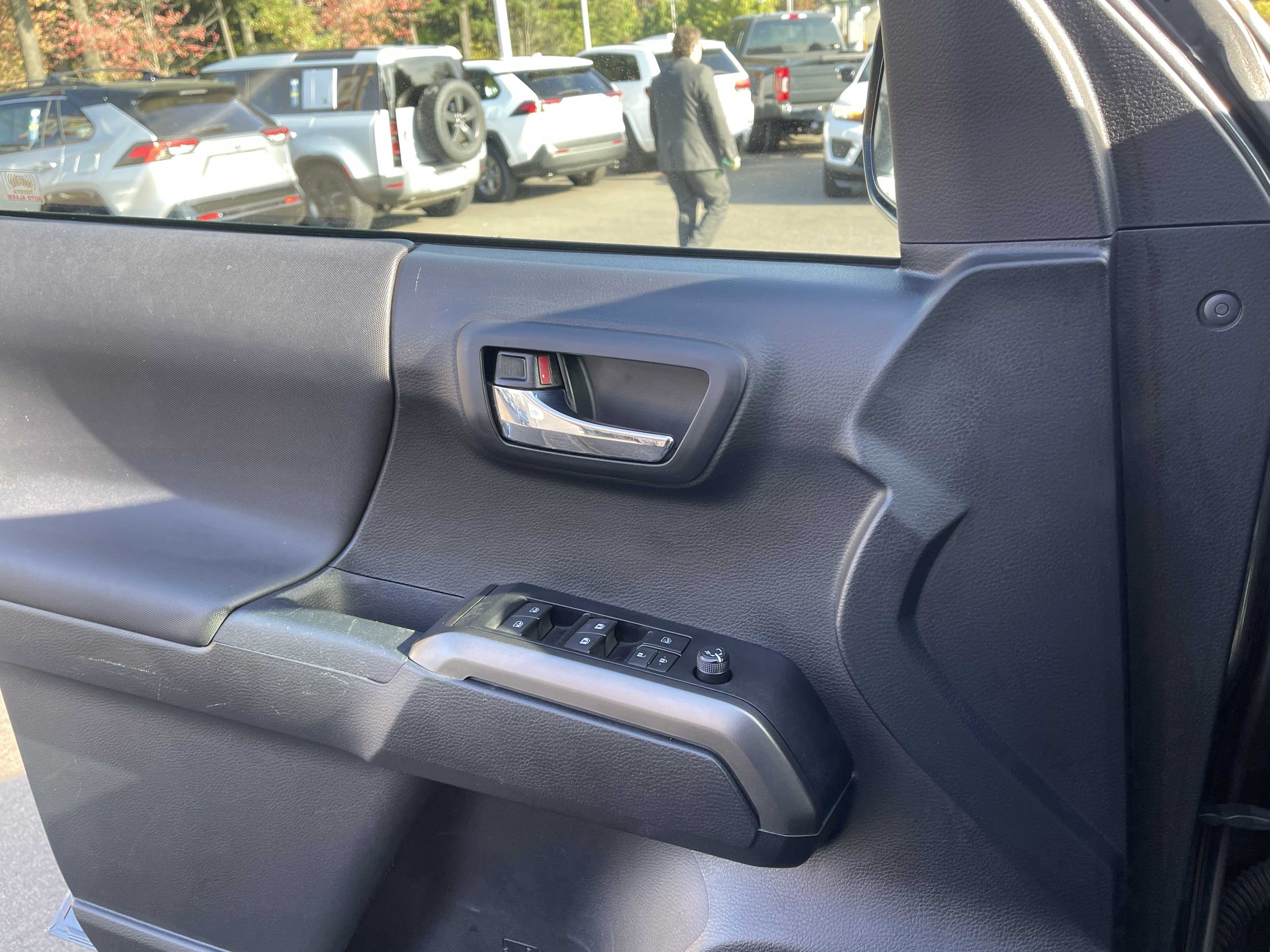 Certified 2019 Toyota Tacoma TRD Sport w/ Technology Package AWD/4WD image 24