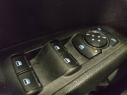 Used 2018 Ford Fusion SE w/ Fusion SE Technology Package FWD image 27