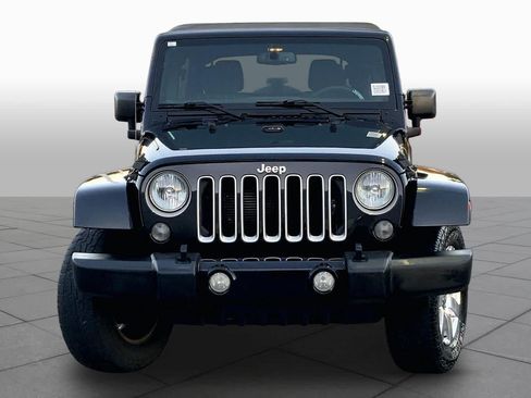 Used 2016 Jeep Wrangler Unlimited Sahara w/ Connectivity Group AWD/4WD image 4