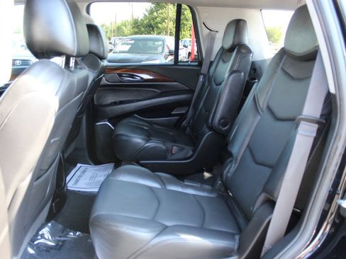Used 2017 Cadillac Escalade Premium Luxury RWD image 17
