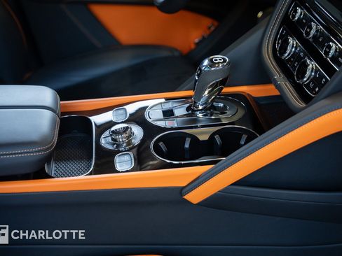 Used 2025 Bentley Bentayga image 34