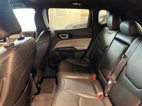 Used 2025 Jeep Compass Limited image 39