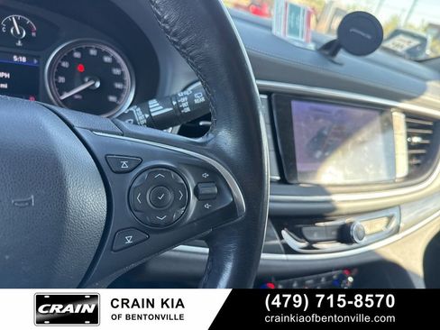 Used 2020 Buick Enclave Essence image 27