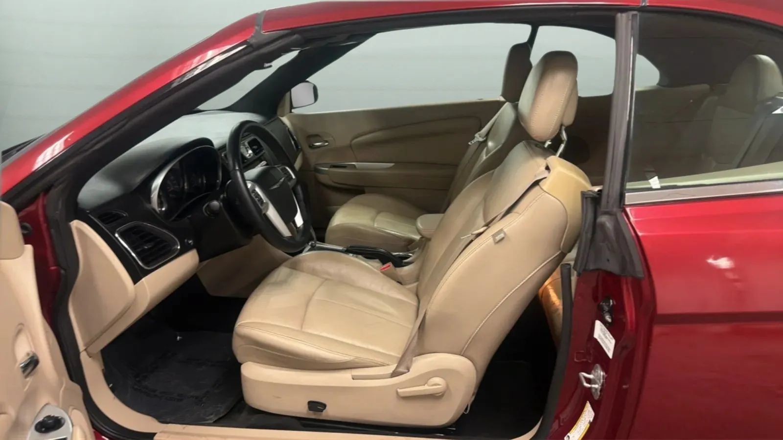 Used 2013 Chrysler 200 Limited FWD image 19