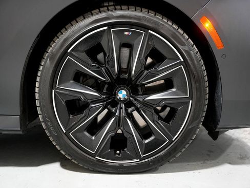 Used 2023 BMW 760i xDrive w/ Executive Package image 42