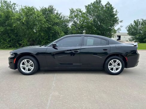 Used 2019 Dodge Charger SXT w/ Leather Interior Group RWD image 9