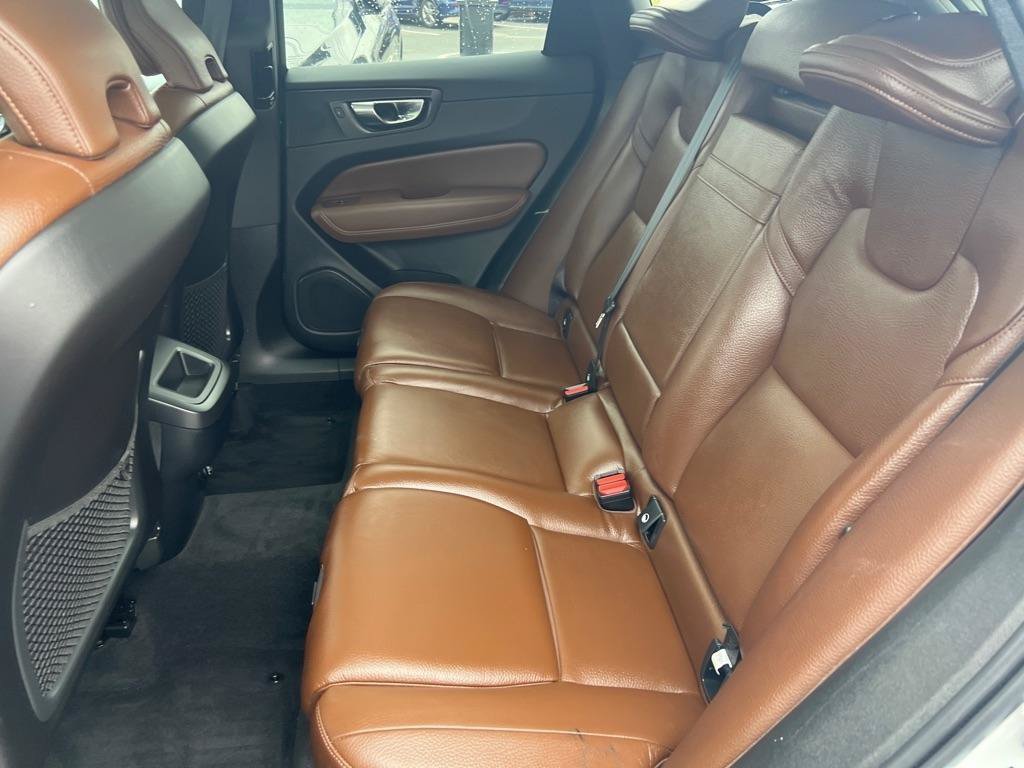 Used 2020 Volvo XC60 T6 Momentum w/ Protection Package Premier AWD/4WD image 16