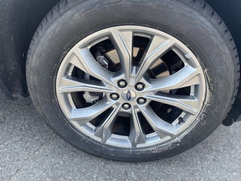 Used 2023 Ford Explorer Limited image 32