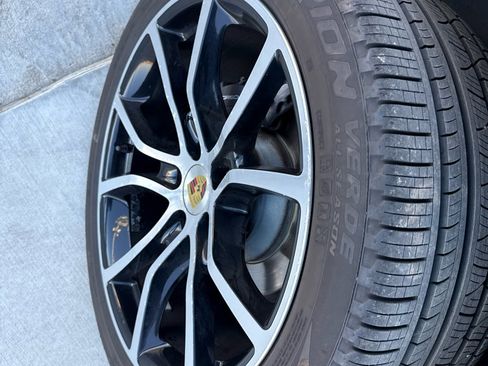 Used 2020 Porsche Cayenne image 18