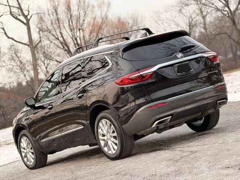 Used 2019 Buick Enclave Essence image 2