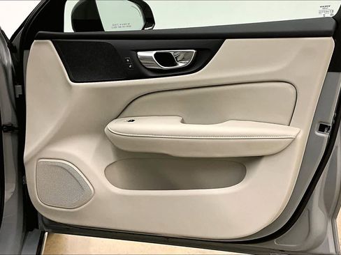 Used 2024 Volvo S60 B5 Plus image 27