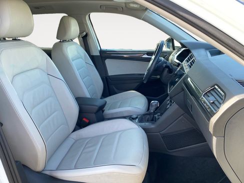 Used 2018 Volkswagen Tiguan SEL Premium AWD/4WD image 17