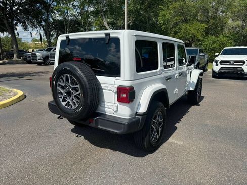 Used 2025 Jeep Wrangler Unlimited Sahara AWD/4WD image 10
