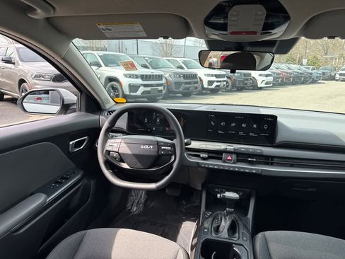 Used 2025 Kia K4 LXS image 30