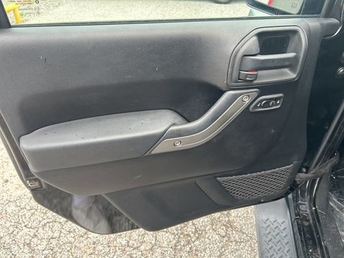 Used 2011 Jeep Wrangler Unlimited Sport image 13