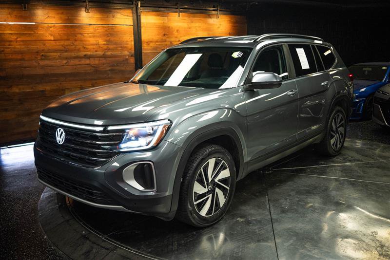 Used 2025 Volkswagen Atlas SE AWD/4WD image 2