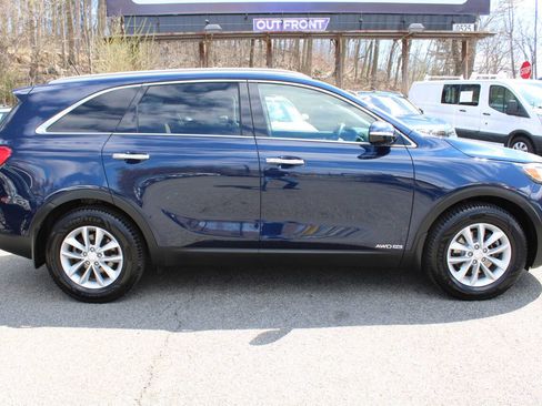 Used 2018 Kia Sorento LX image 6