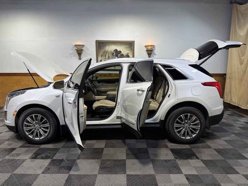 Used 2017 Cadillac XT5 Luxury w/ Driver Awareness Package FWD image 12