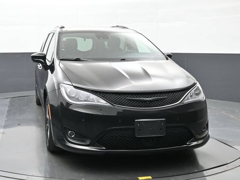 Used 2018 Chrysler Pacifica Touring-L Plus w/ Advanced Safetytec Group FWD image 7