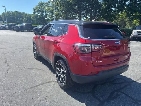 Used 2025 Jeep Compass Limited AWD/4WD image 7