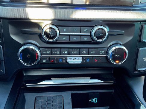 Used 2023 Ford F350 Platinum w/ FX4 Off-Road Package image 32