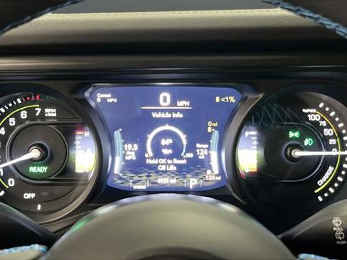 Used 2025 Jeep Wrangler Unlimited Rubicon 4xe image 16