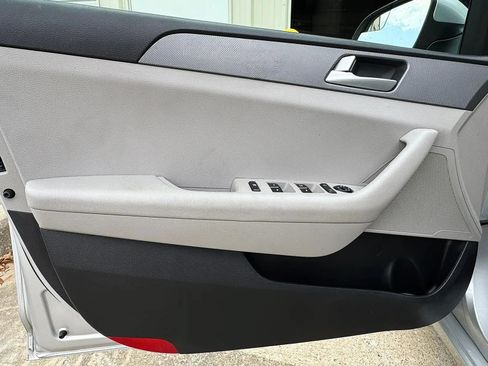 Used 2015 Hyundai Sonata SE FWD image 26