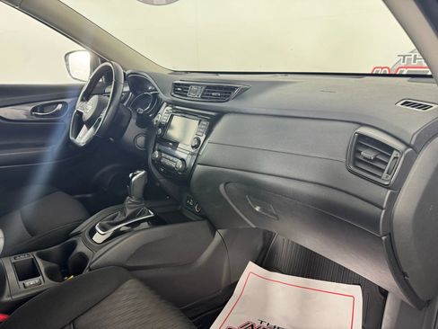 Used 2020 Nissan Rogue SV image 12