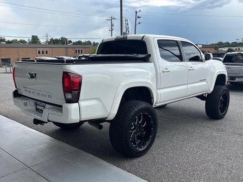 Used 2018 Toyota Tacoma SR5 RWD image 26