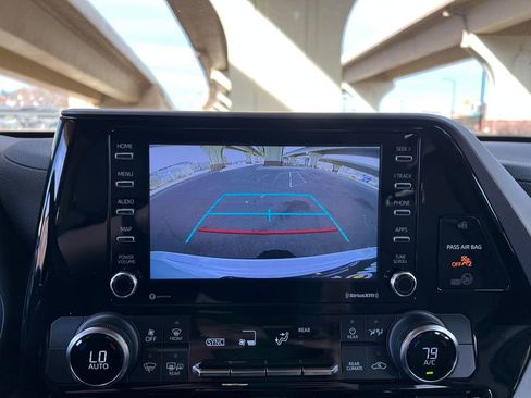 Used 2022 Toyota Highlander L image 20