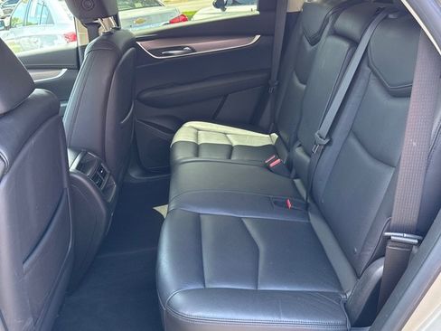 Used 2017 Cadillac XT5 Luxury w/ Driver Awareness Package AWD/4WD image 7