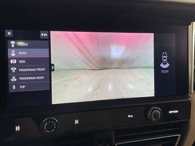 Certified 2022 Porsche Macan AWD/4WD image 31