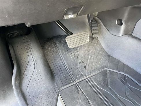 Used 2023 Chevrolet Silverado 2500 Custom w/ Custom Convenience Package image 15