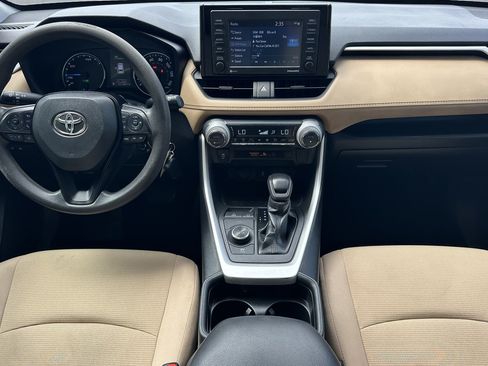 Certified 2021 Toyota RAV4 LE AWD/4WD image 13