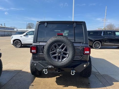 Used 2024 Jeep Wrangler Unlimited Sport AWD/4WD image 6