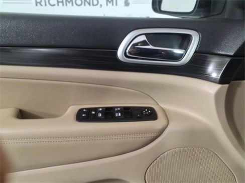 Used 2020 Jeep Grand Cherokee Laredo w/ Security & Convenience Group image 26