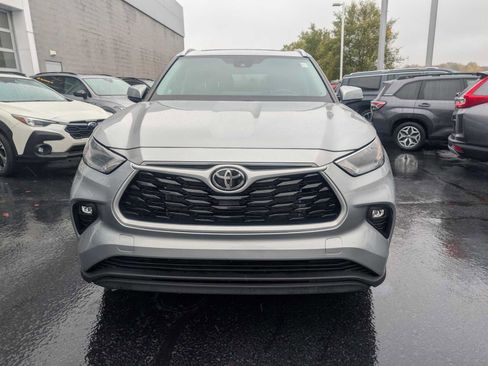 Certified 2023 Toyota Highlander XLE image 2